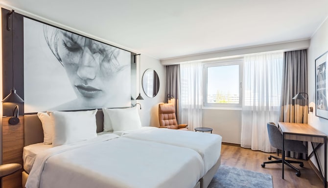 Radisson Blu Conference Hotel, Dusseldorf - Superior Room