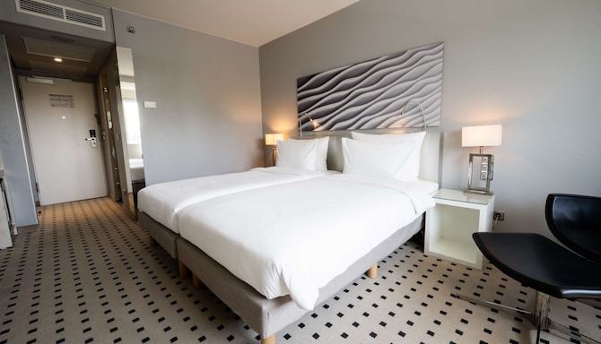 Radisson Blu Conference Hotel, Dusseldorf - Standard Room