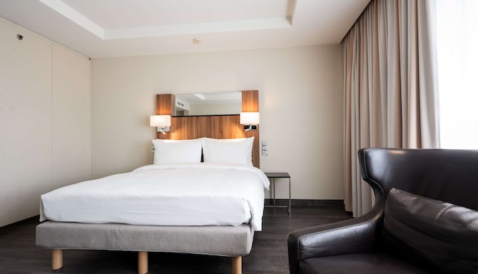 Radisson Blu Conference Hotel, Dusseldorf - Premium Room