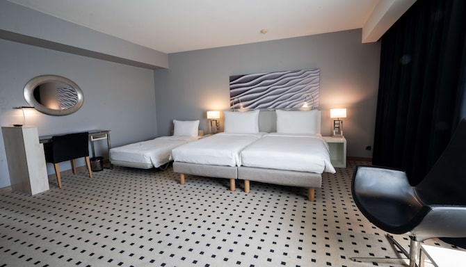 Radisson Blu Conference Hotel, Dusseldorf - Family Room