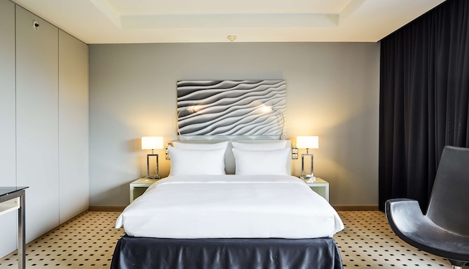 Radisson Blu Conference Hotel, Dusseldorf - Premium Room