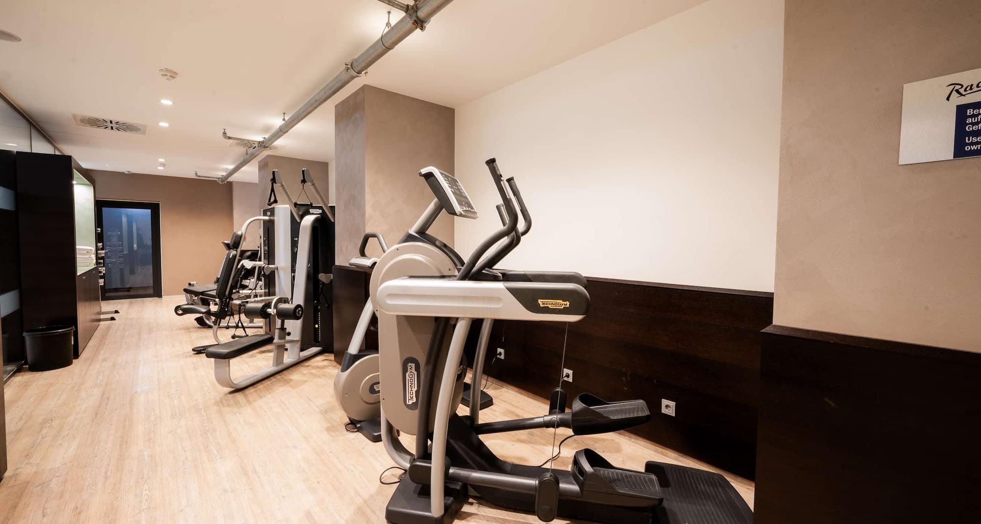 Radisson Blu Conference Hotel, Dusseldorf - Gym