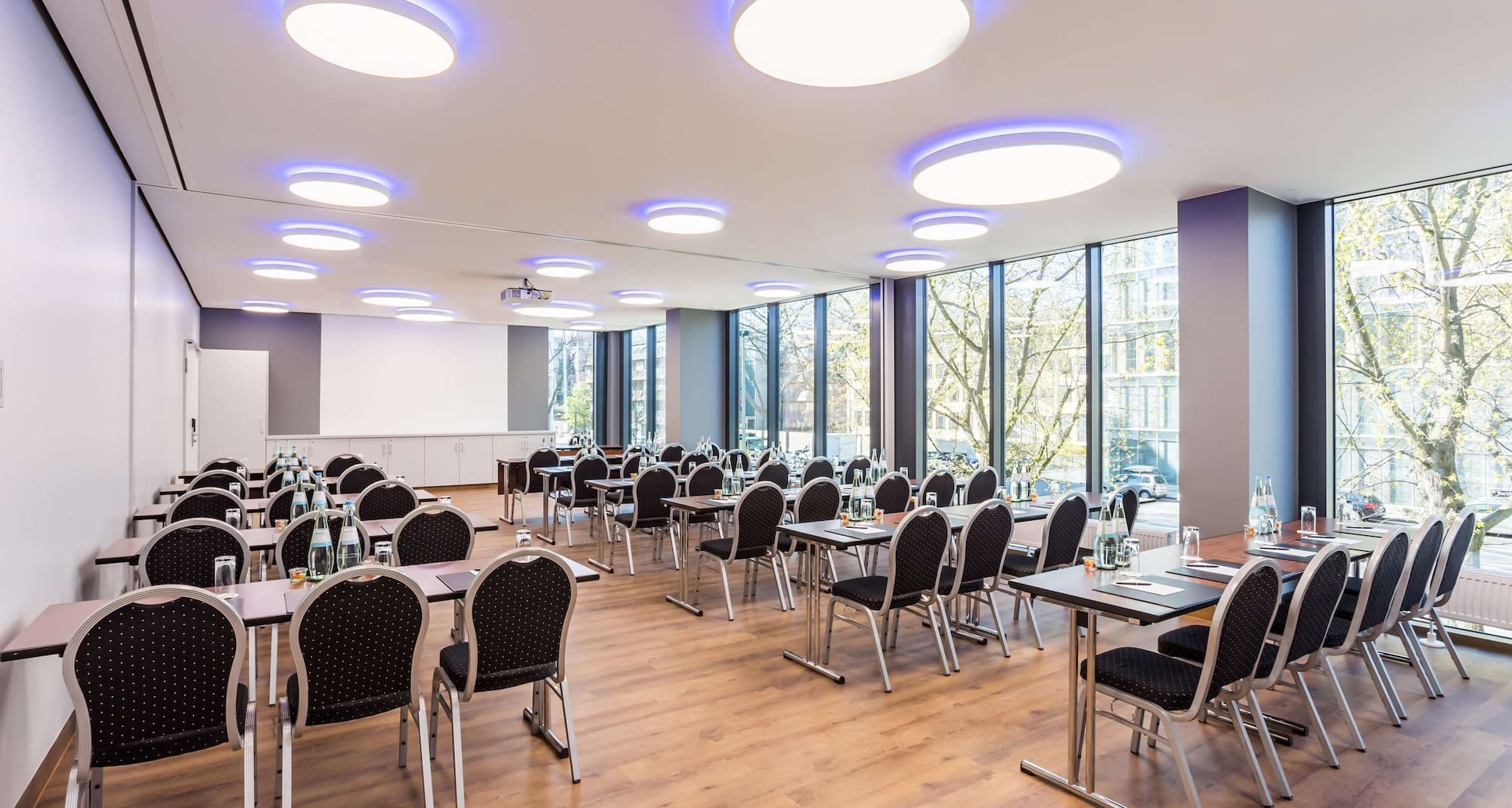 Radisson Blu Conference Hotel, Dusseldorf - Gothenburg - U-Shape