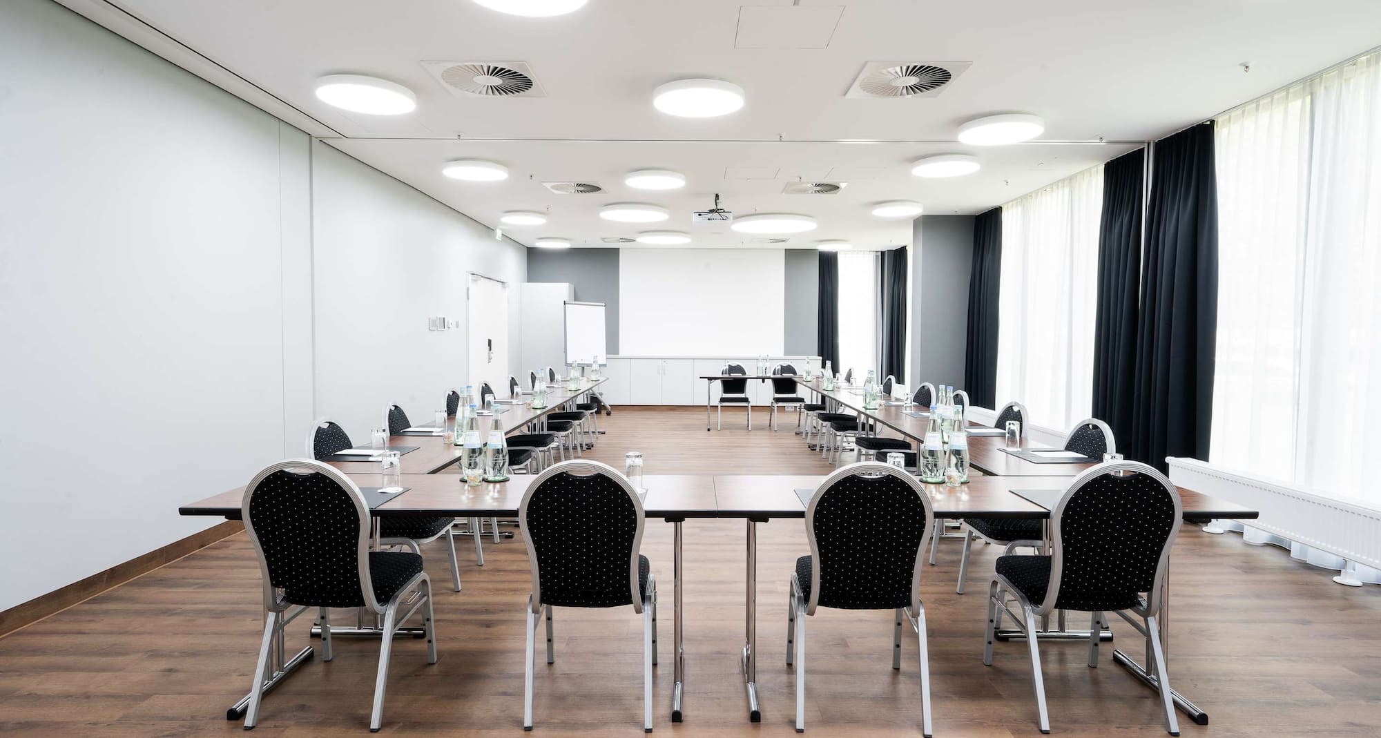 Radisson Blu Conference Hotel, Dusseldorf - Copenhagen - U Shape