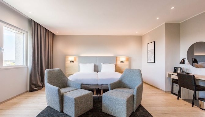 Radisson Blu Conference Hotel, Dusseldorf - Suite bedroom