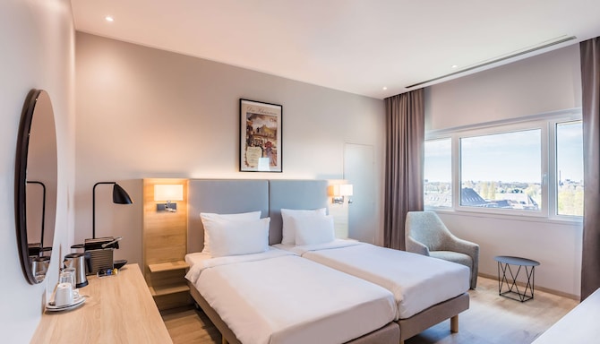 Radisson Blu Conference Hotel, Dusseldorf -Suite bedroom