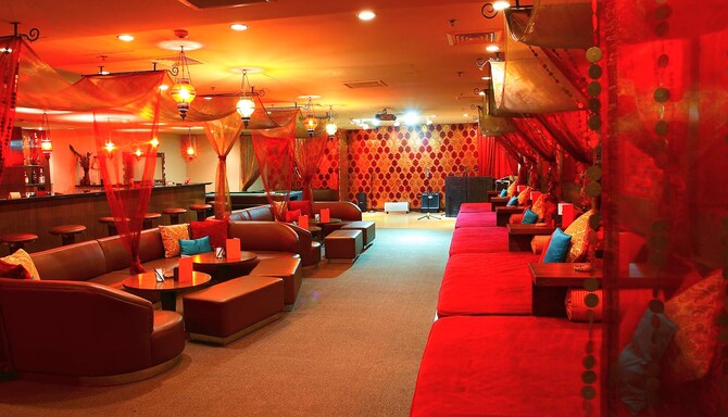 Radisson Blu Dhaka Water Garden - Blaze Entertainment Lounge and Bar