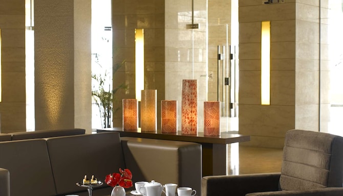 Radisson Blu Dhaka Water Garden - Lobby