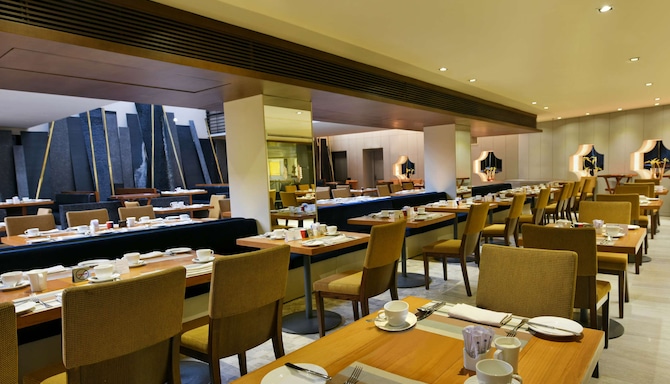 Radisson Blu Dhaka Water Garden - Water Garden Brasserie