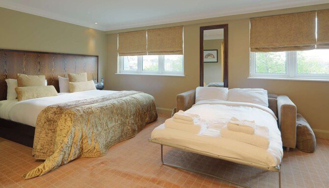 Radisson Blu Edwardian Grafton Hotel - Grafton Bedroom Family Room