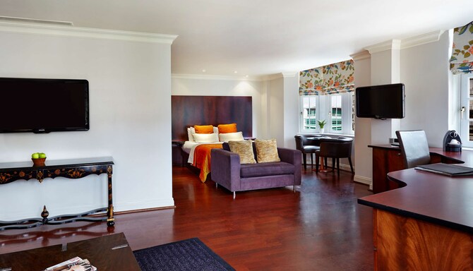 Radisson Blu Edwardian Grafton Hotel - Grafton Bedroom Junior Suite