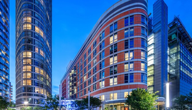 Radisson Blu Edwardian New Providence Wharf Hotel - New Providence Wharf Exterior Restaurant Night