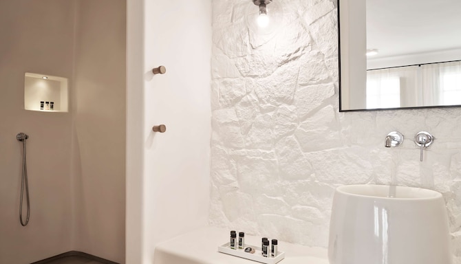 Radisson Blu Euphoria Resort, Mykonos - Standard Room_Bathroom