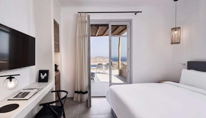 Radisson Blu Euphoria Resort, Mykonos - Superior Room Jetted Tub - Sea View_Bedroom
