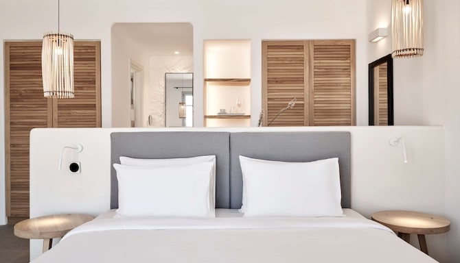 Radisson Blu Euphoria Resort, Mykonos - Standard Room_Bedroom