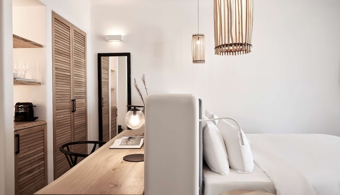 Radisson Blu Euphoria Resort, Mykonos - Standard Room_Bedroom