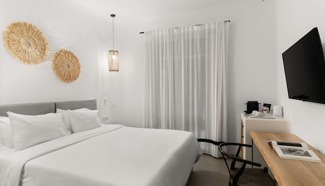 Radisson Blu Euphoria Resort, Mykonos - Standard Room - Sea View_Bedroom