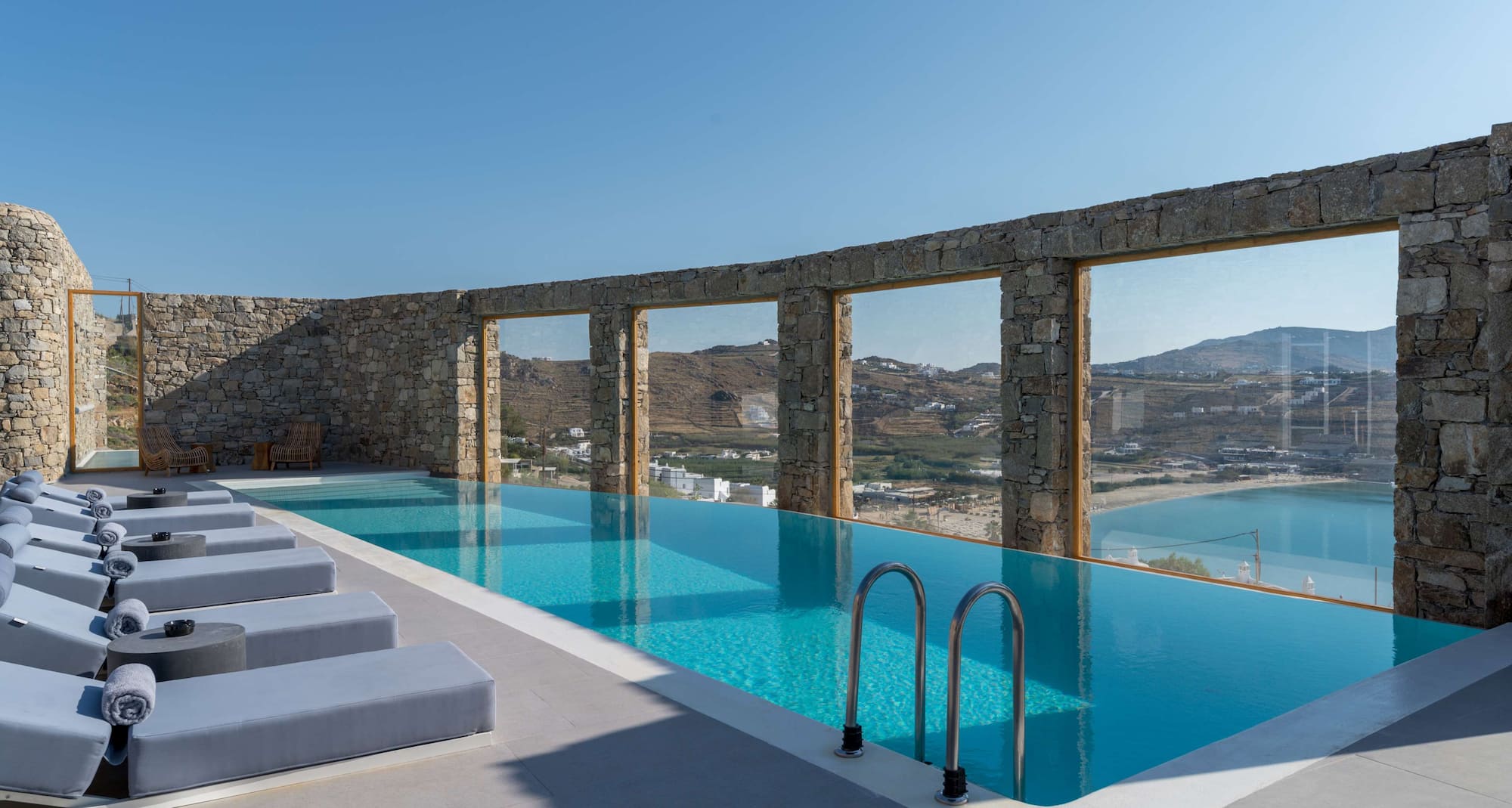 beach-hotel-in-greece-radisson-blu-euphoria-resort-mykonos