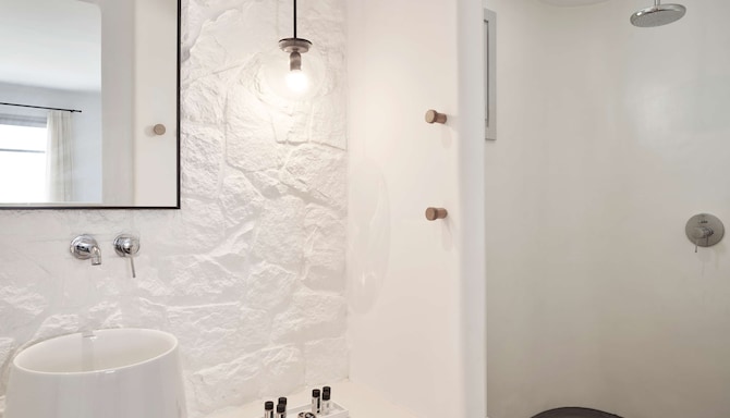 Radisson Blu Euphoria Resort, Mykonos - Guest Room_Bathroom