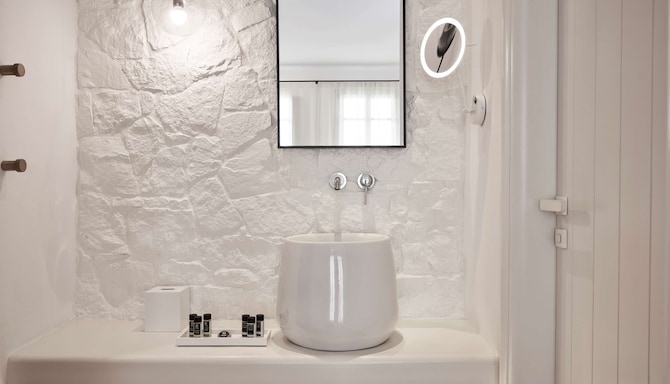 Radisson Blu Euphoria Resort, Mykonos - Guest Room_Bathroom