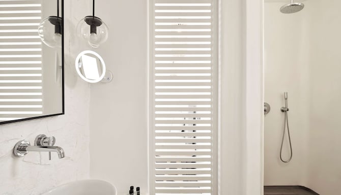 Radisson Blu Euphoria Resort, Mykonos - Euphoria Suite with Private Pool - Sea View_Bathroom