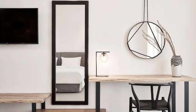 Radisson Blu Euphoria Resort, Mykonos - Suite Sea View_Bedroom