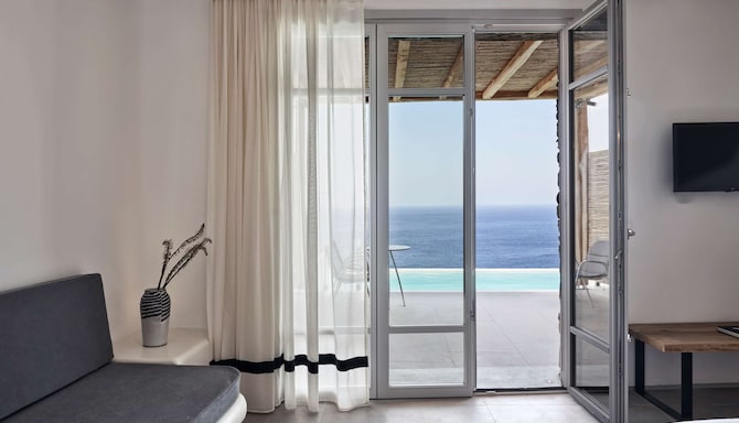 Radisson Blu Euphoria Resort, Mykonos - Deluxe Suite