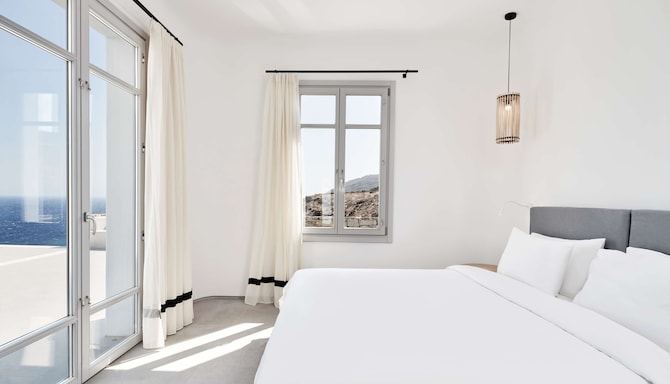 Radisson Blu Euphoria Resort, Mykonos - Euphoria Suite with Private Pool - Sea View_Bedroom