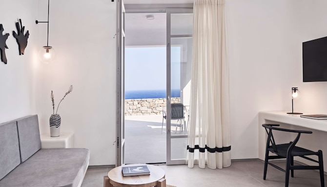 Radisson Blu Euphoria Resort, Mykonos - Euphoria Suite with Private Pool - Sea View_Bedroom