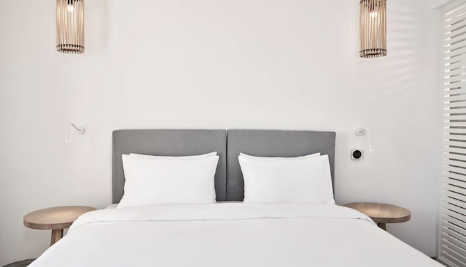 Radisson Blu Euphoria Resort, Mykonos - Junior Suite with Private Pool - Sea View Accessible_Bedroom