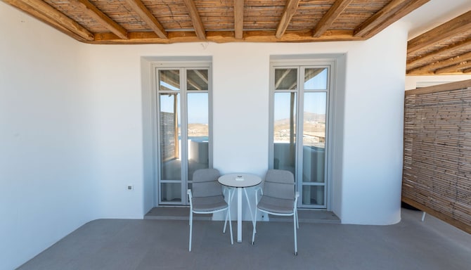 Radisson Blu Euphoria Resort, Mykonos - Suite Sea View_Outdoor Area