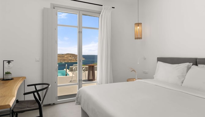 Radisson Blu Euphoria Resort, Mykonos - Junior Suite with Private Pool - Sea View_Bedroom