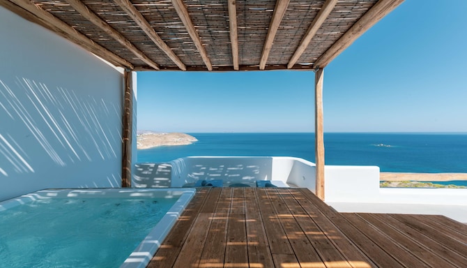 Radisson Blu Euphoria Resort, Mykonos - Superior Room with Jet Tub - Sea View_Outdoor Area