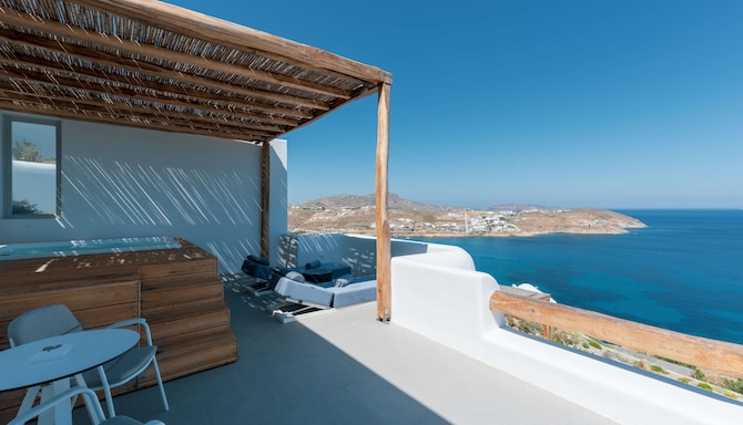 Radisson Blu Euphoria Resort, Mykonos - Superior Room with Jet Tub - Sea View_Outdoor Area