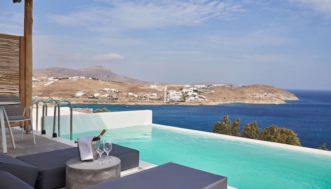 Radisson Blu Euphoria Resort, Mykonos - Deluxe Suite with Private Pool - Sea View_Outdoor Area