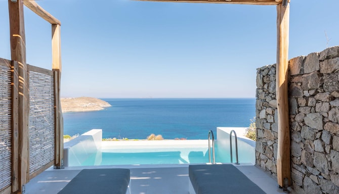 Radisson Blu Euphoria Resort, Mykonos - Deluxe Suite with Private Pool - Sea View_Outdoor Area