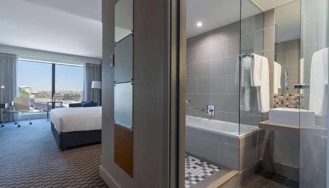 Radisson Blu Gautrain Hotel, Sandton Johannesburg - Superior High Floor