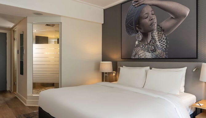 Radisson Blu Gautrain Hotel, Sandton Johannesburg - Standard room