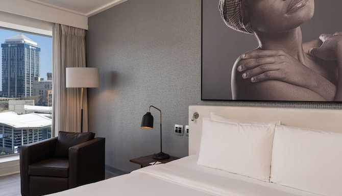 Radisson Blu Gautrain Hotel, Sandton Johannesburg - Superior room