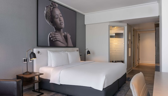 Radisson Blu Gautrain Hotel, Sandton Johannesburg - Superior room