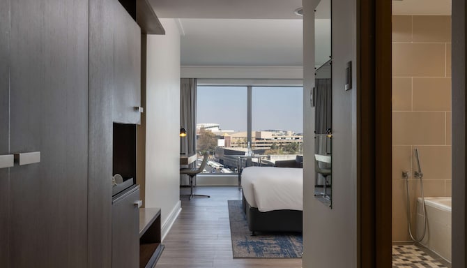 Radisson Blu Gautrain Hotel, Sandton Johannesburg - Superior room