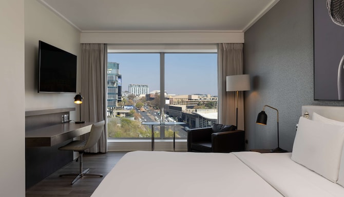 Radisson Blu Gautrain Hotel, Sandton Johannesburg - Superior room