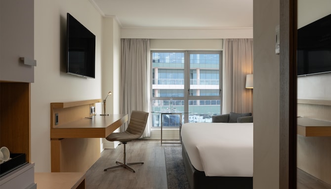 Radisson Blu Gautrain Hotel, Sandton Johannesburg - Superior Room