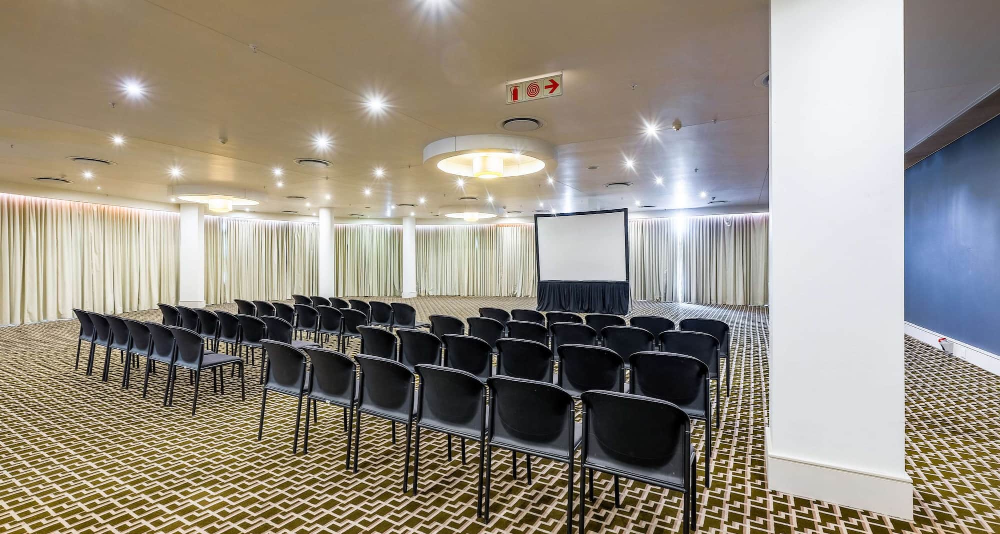 Radisson Blu Gautrain Hotel, Sandton Johannesburg - Gautran meeting room