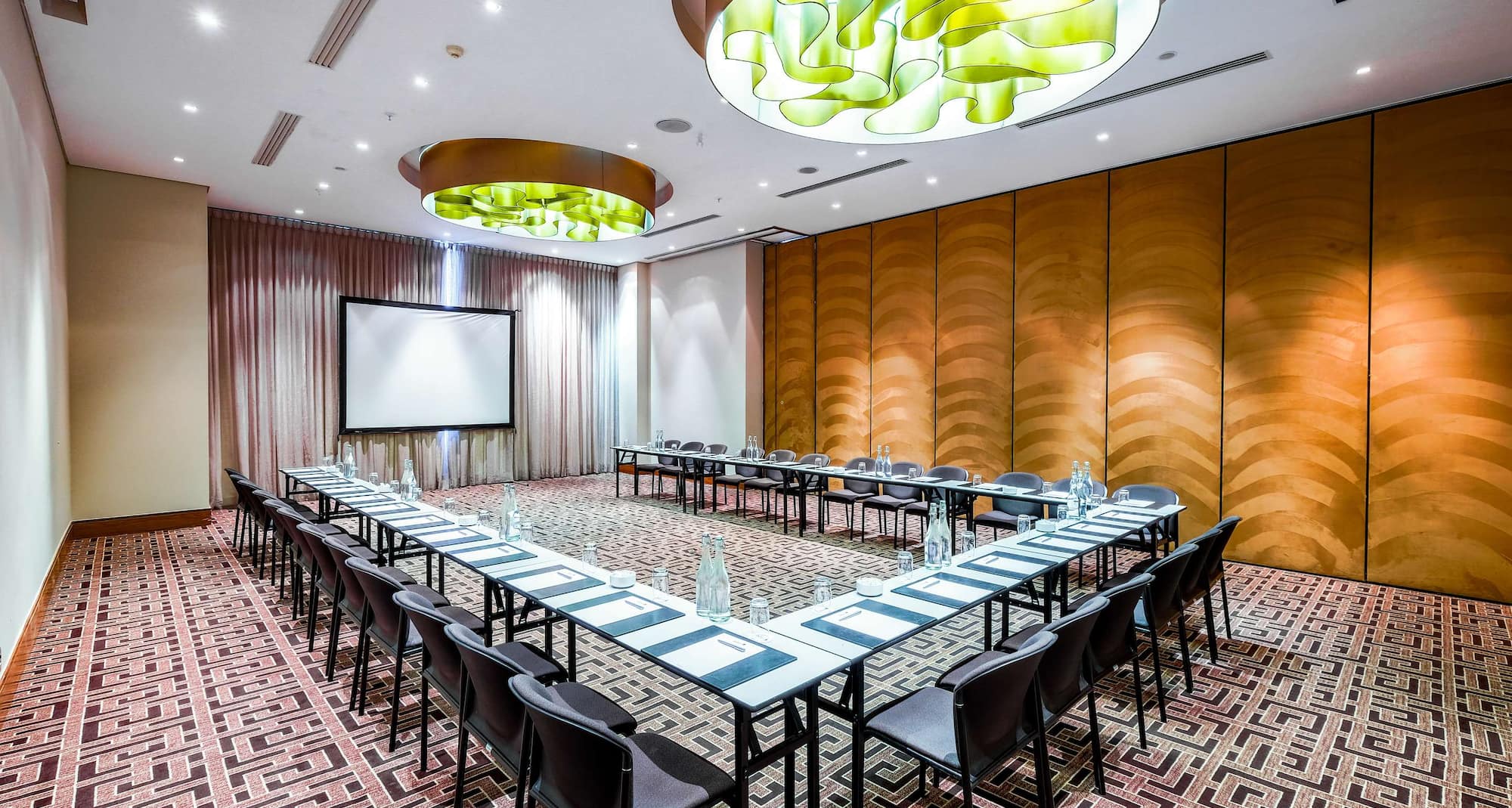 Radisson Blu Gautrain Hotel, Sandton Johannesburg - Radisson Blu Gautrain Main Station in U Shape set up