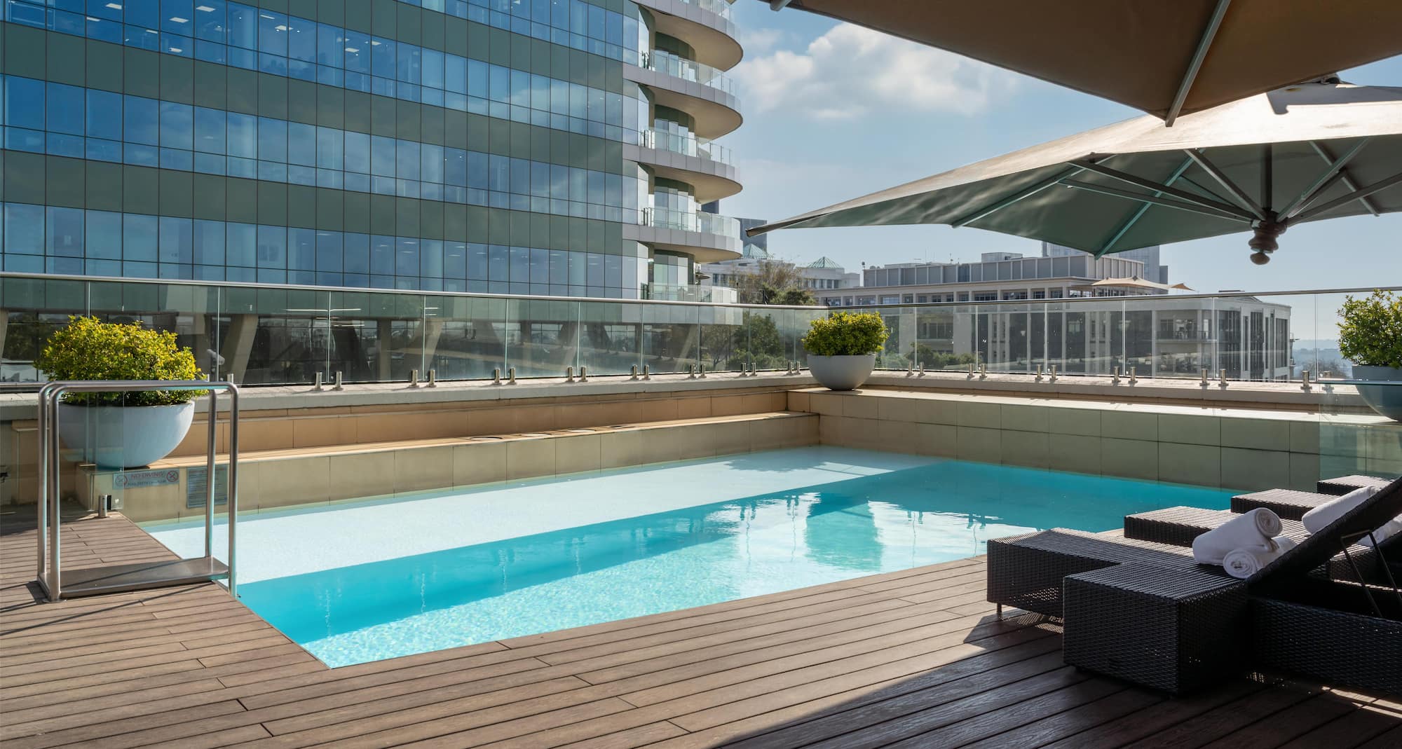 Radisson Blu Gautrain Hotel, Sandton Johannesburg - Pool