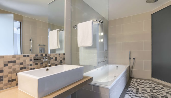 Radisson Blu Gautrain Hotel, Sandton Johannesburg - Suite with balcony