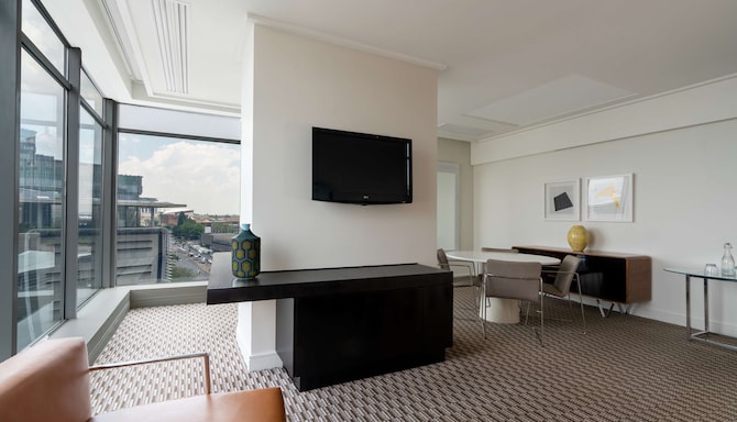 Radisson Blu Gautrain Hotel, Sandton Johannesburg - Suite with balcony