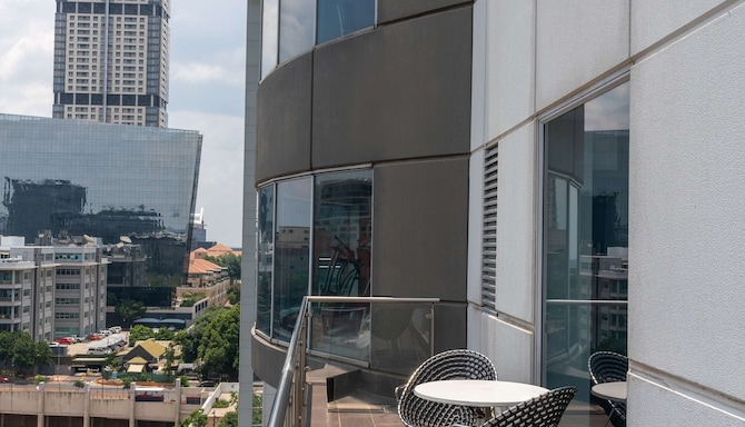 Radisson Blu Gautrain Hotel, Sandton Johannesburg - Suite with balcony