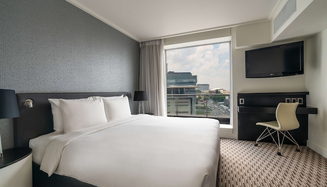 Radisson Blu Gautrain Hotel, Sandton Johannesburg - Suite with balcony